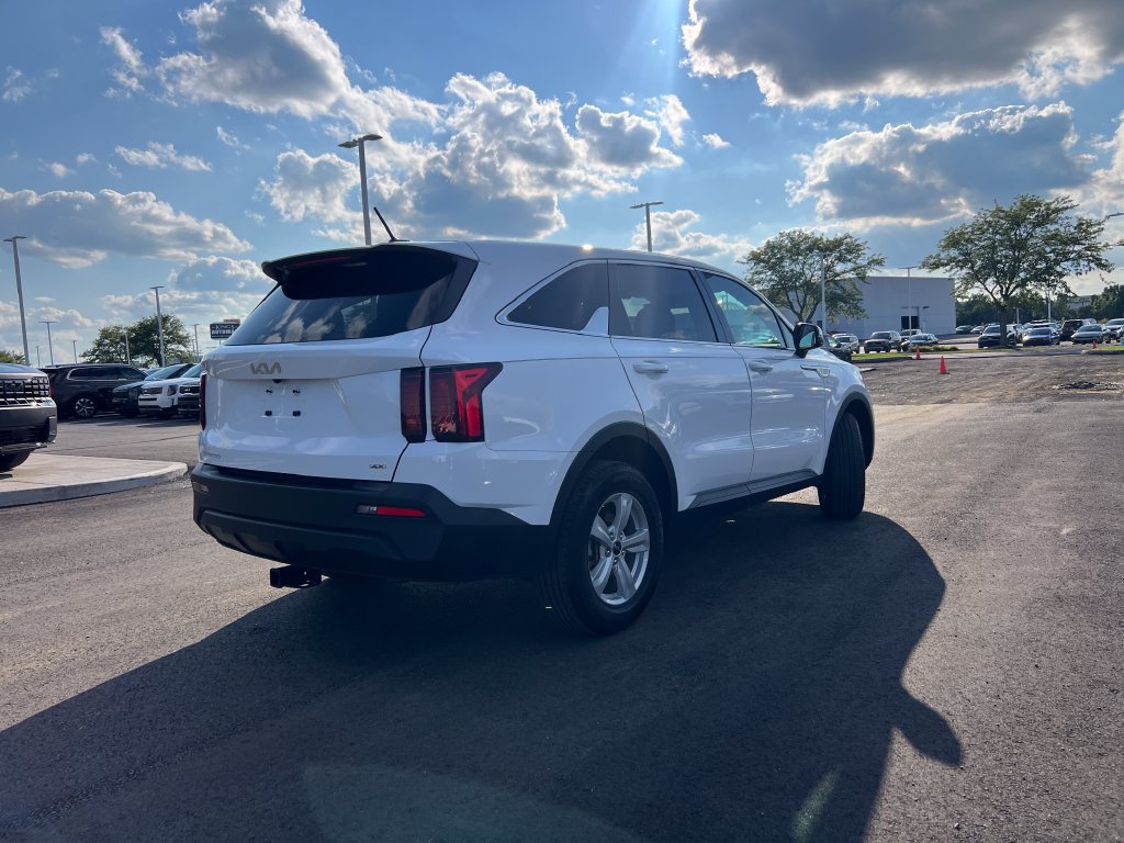Certified 2023 Kia Sorento LX AWD/4WD image 4
