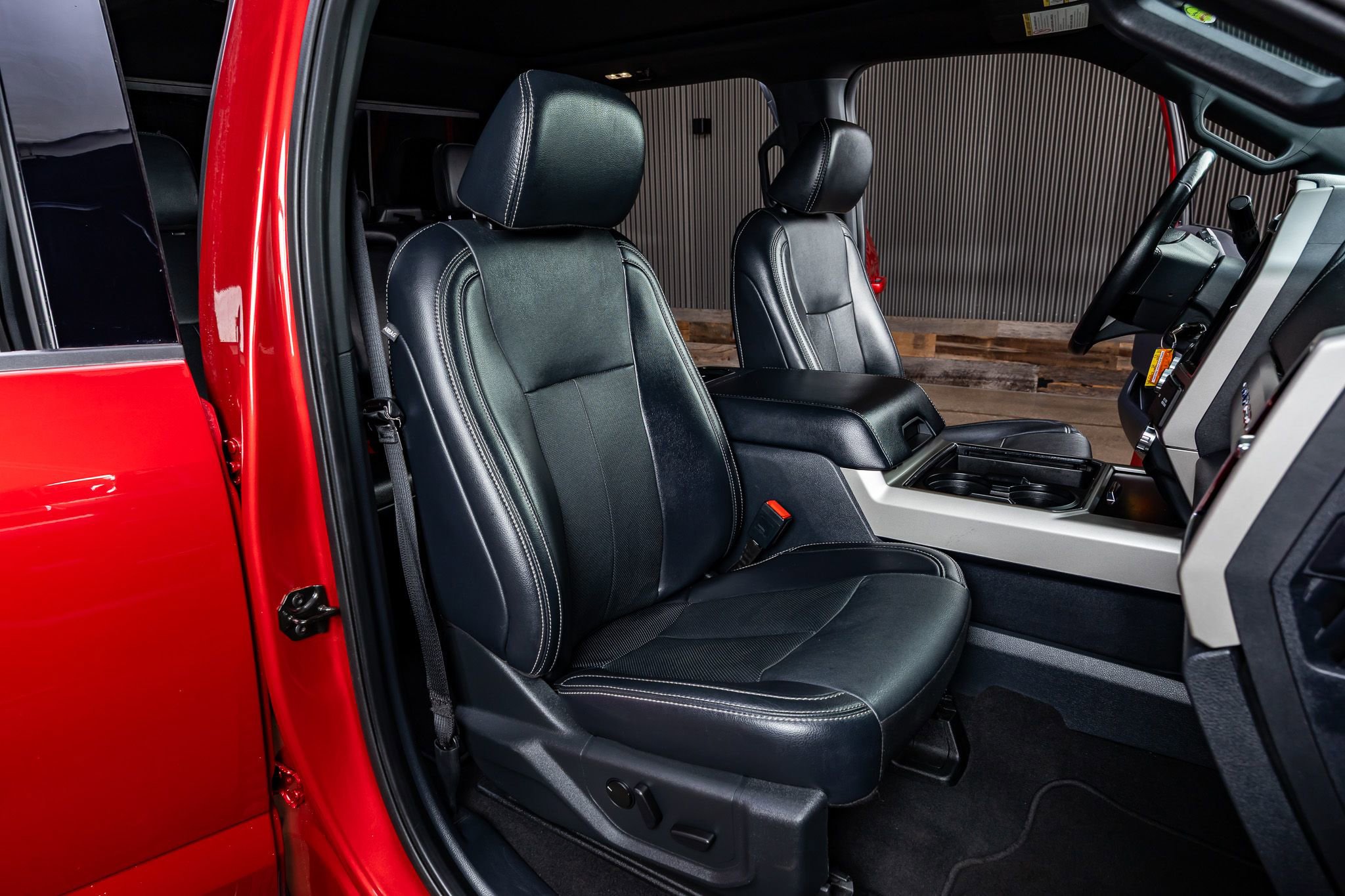 Used 2022 Ford F250 Lariat w/ Black Appearance Package image 29