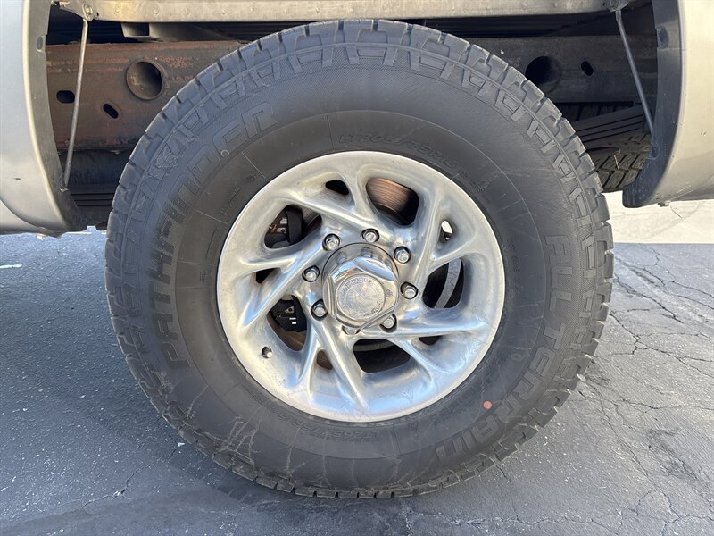Used 2000 Chevrolet Silverado 2500 LS w/ Firm Ride Suspension Pkg AWD/4WD image 17