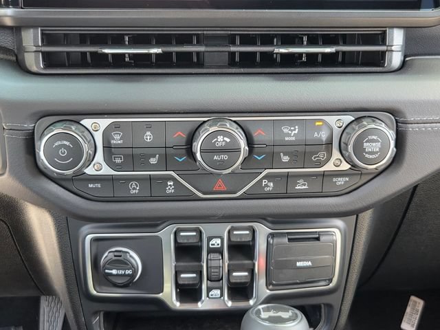 New 2026 Jeep Wrangler Unlimited Sahara AWD/4WD image 16