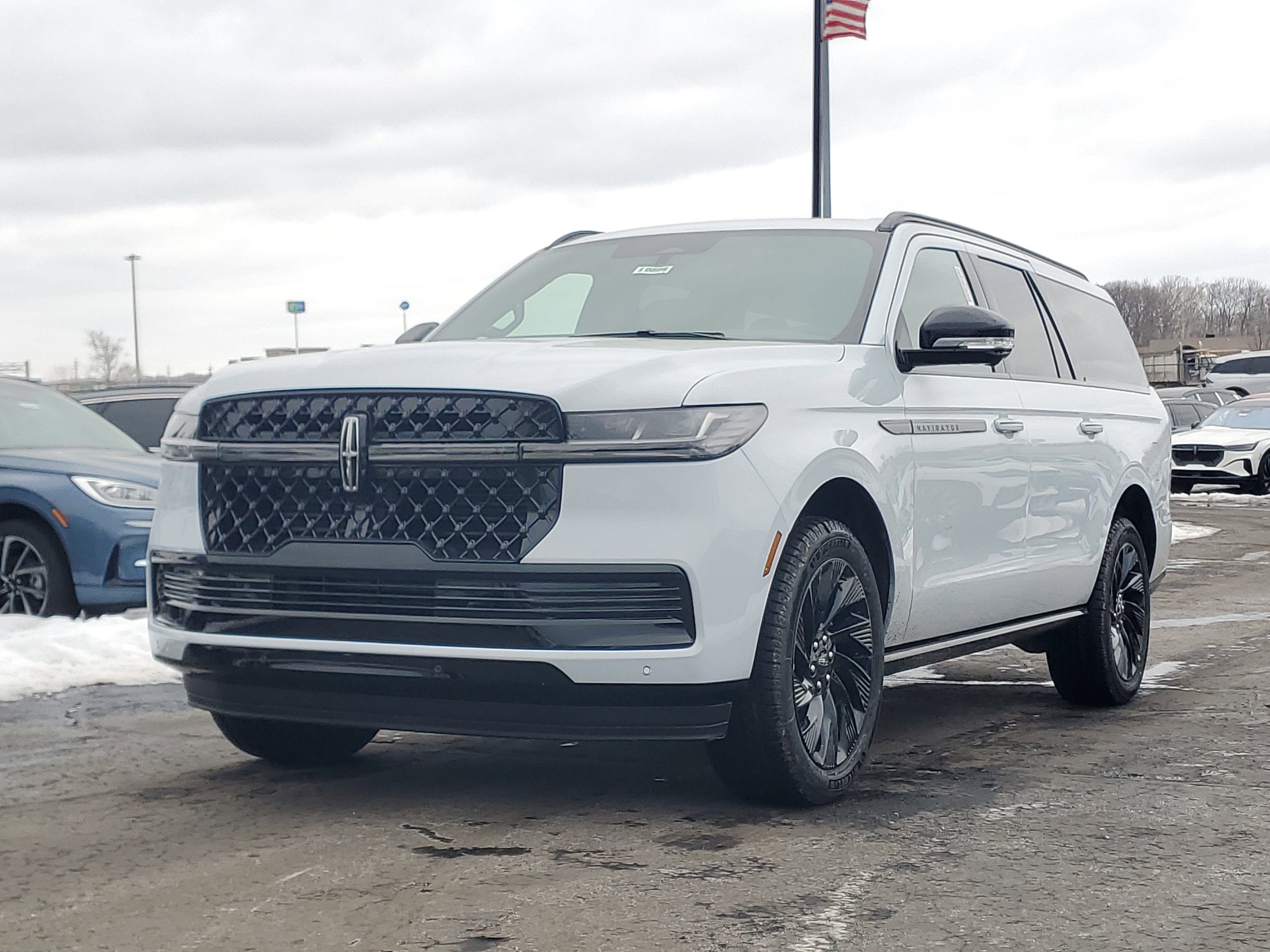 New 2026 Lincoln Navigator L Reserve w/ Jet Appearance Package image 2