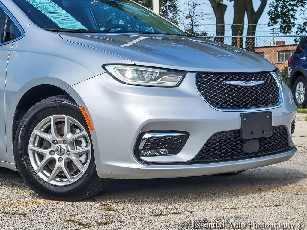 Certified 2023 Chrysler Pacifica Touring-L FWD image 4