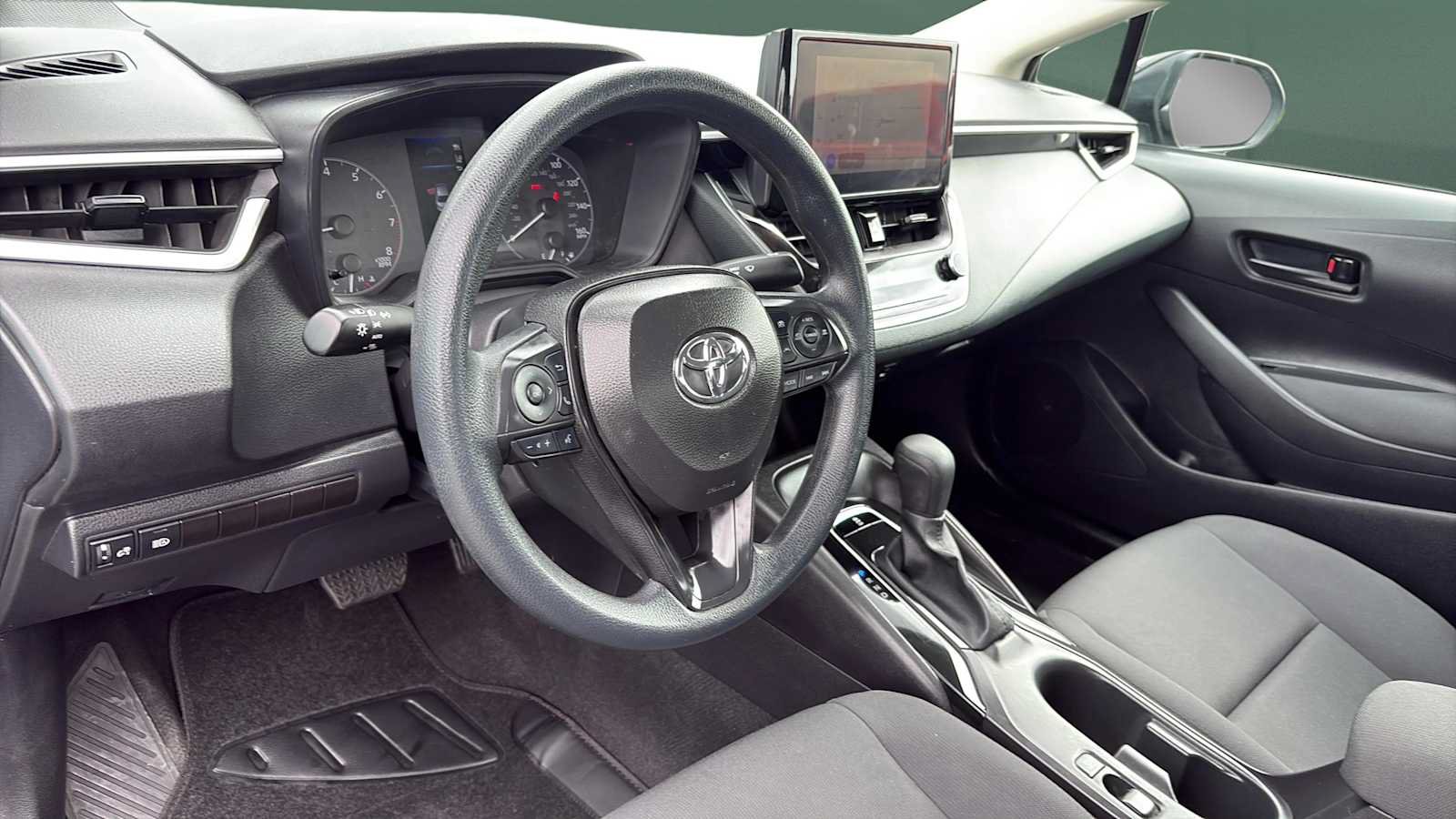 Used 2025 Toyota Corolla LE FWD image 18