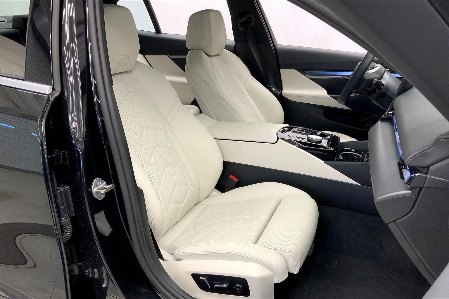 Used 2024 BMW i5 eDrive40i w/ Premium Package image 17