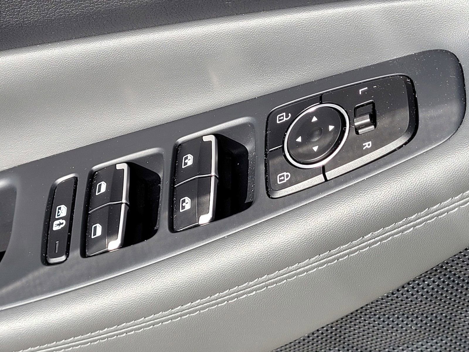 Certified 2023 Hyundai Santa Fe SEL w/ Premium Package image 22
