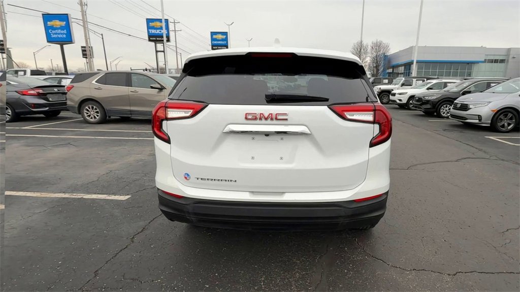 Used 2023 GMC Terrain SLE image 7