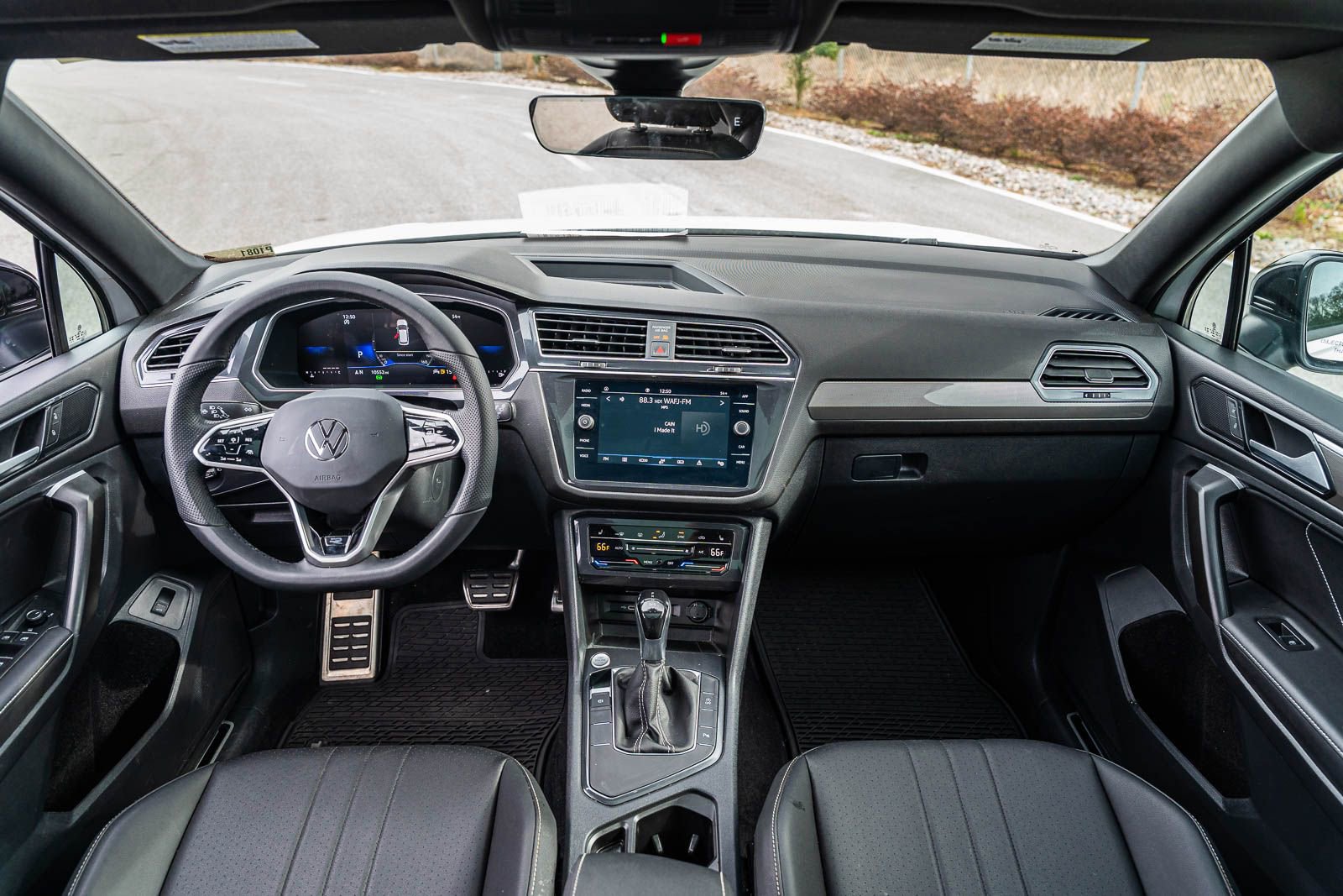 Used 2024 Volkswagen Tiguan SE R-Line image 26