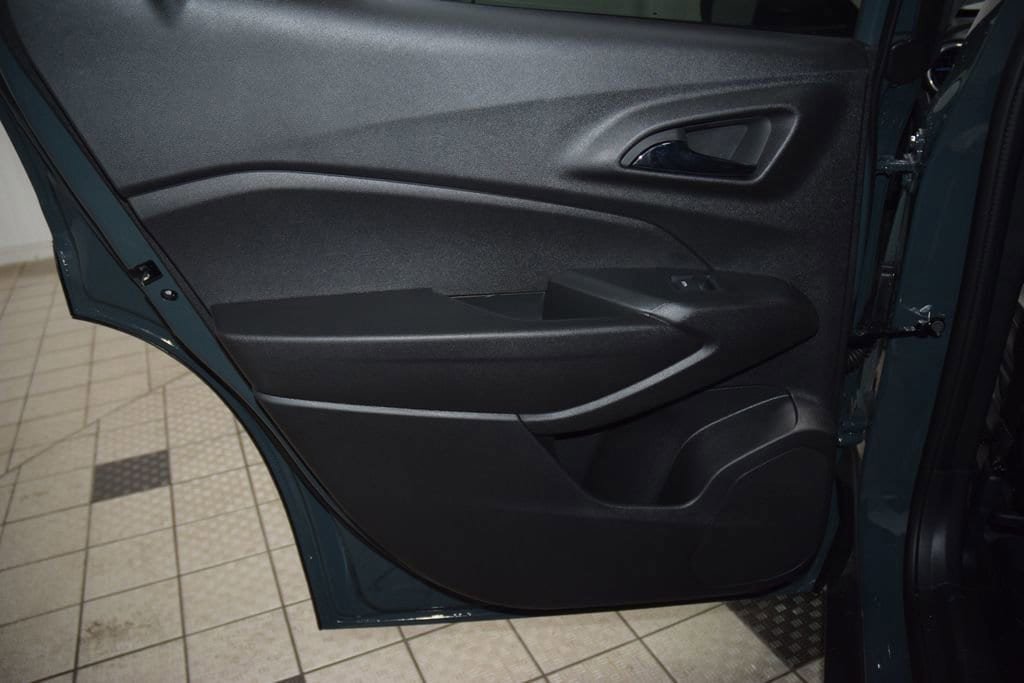 New 2026 Chevrolet Trax LT w/ Sunroof Package FWD image 40