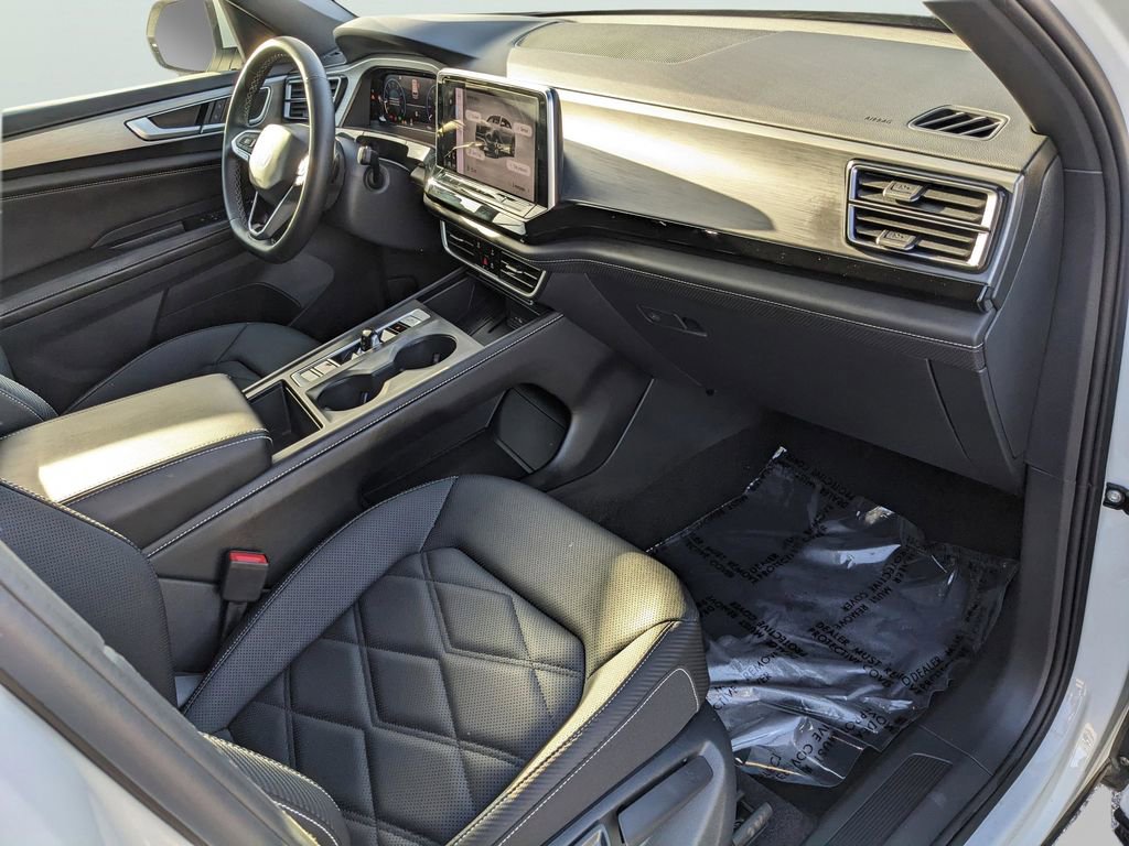 Certified 2025 Volkswagen Atlas Cross Sport SE FWD image 12
