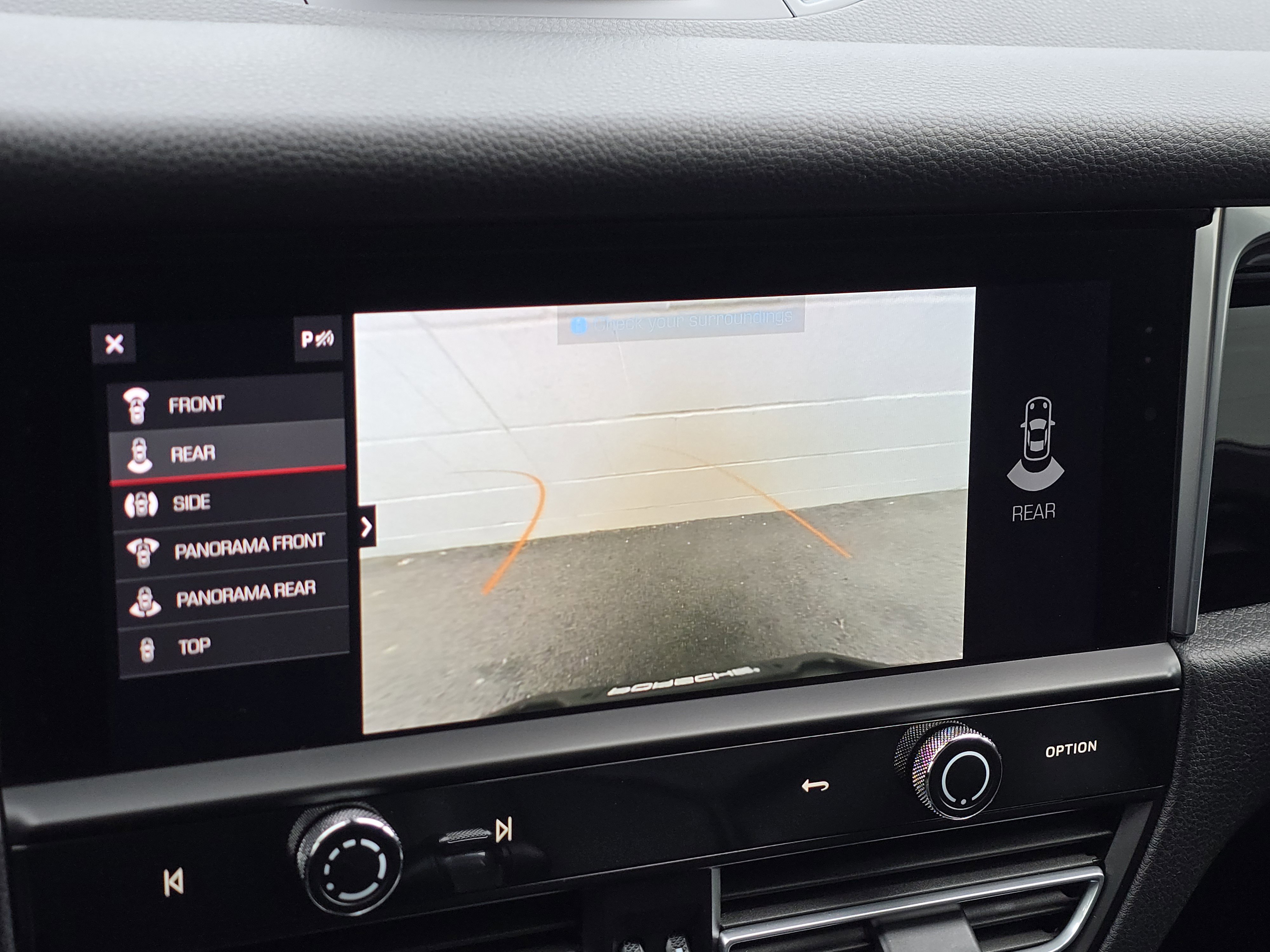 Certified 2023 Porsche Macan image 12