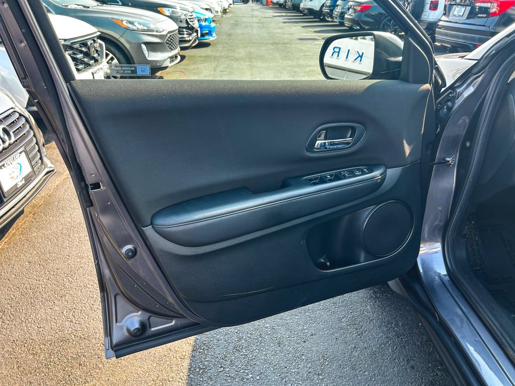 Used 2017 Honda HR-V LX image 11