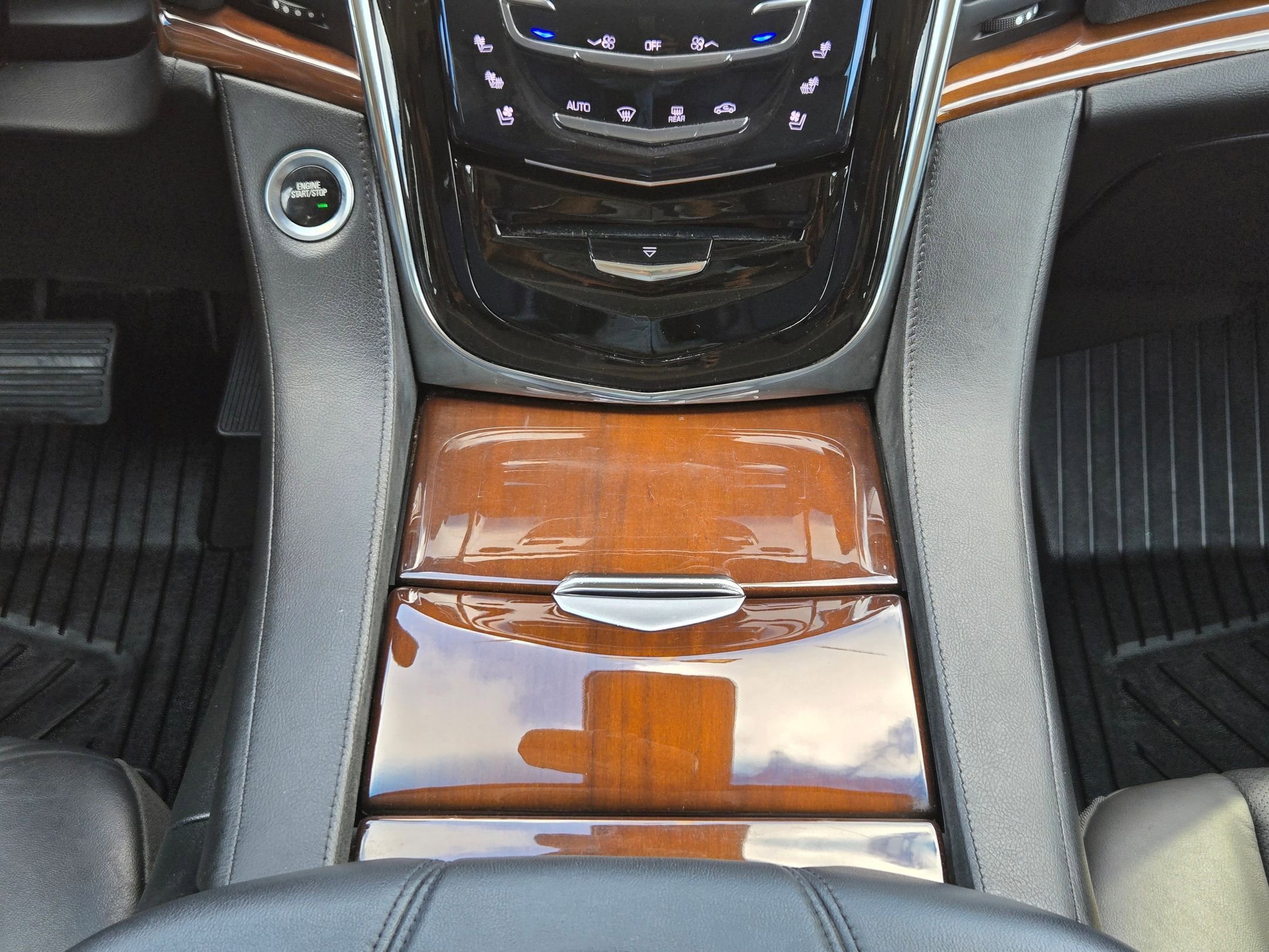 Used 2018 Cadillac Escalade Luxury image 18