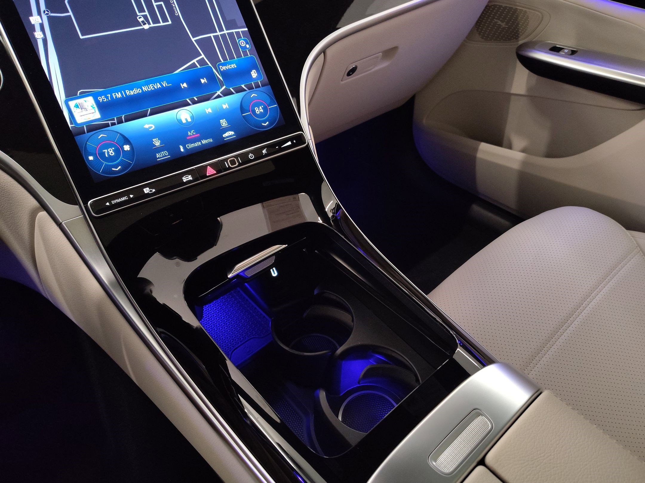 Used 2024 Mercedes-Benz GLC 300 4MATIC image 25