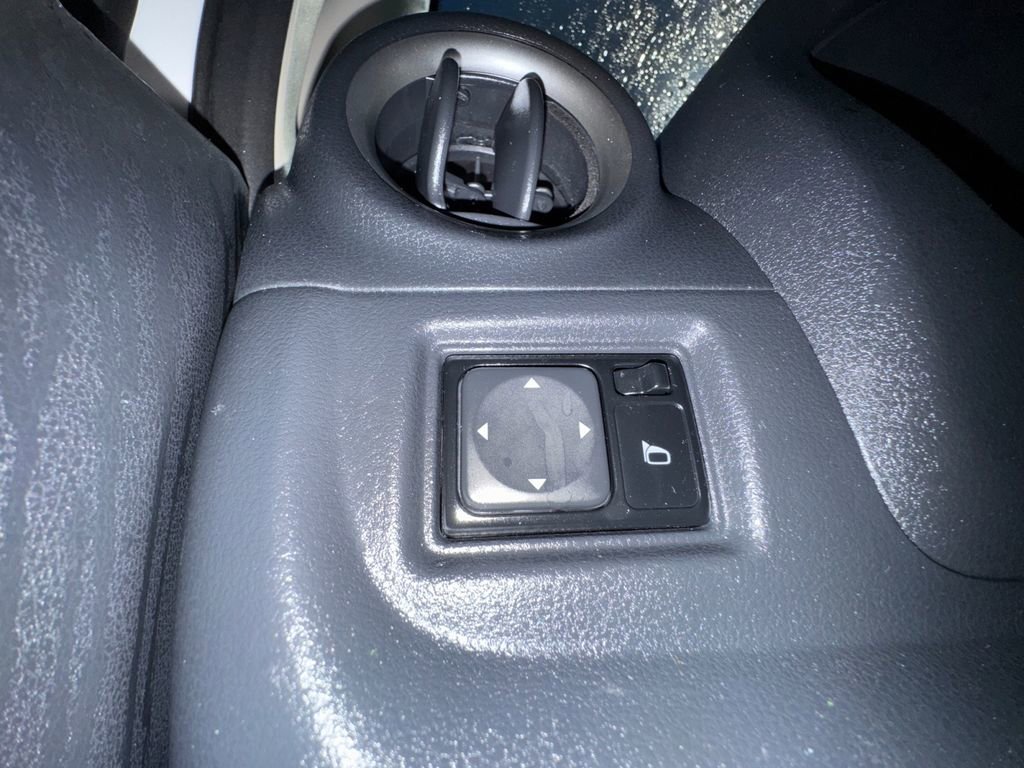 Used 2017 Nissan Versa Note SV image 23