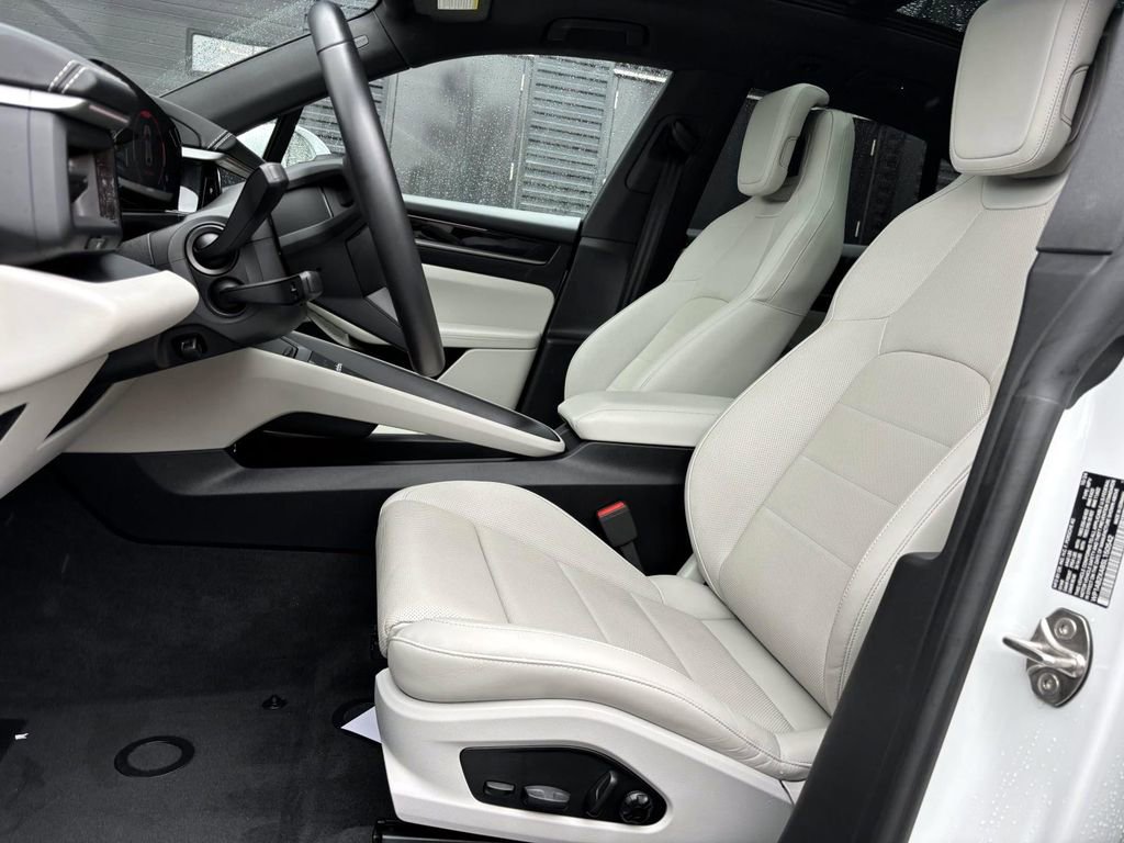 Certified 2025 Porsche Macan 4S Electric image 12