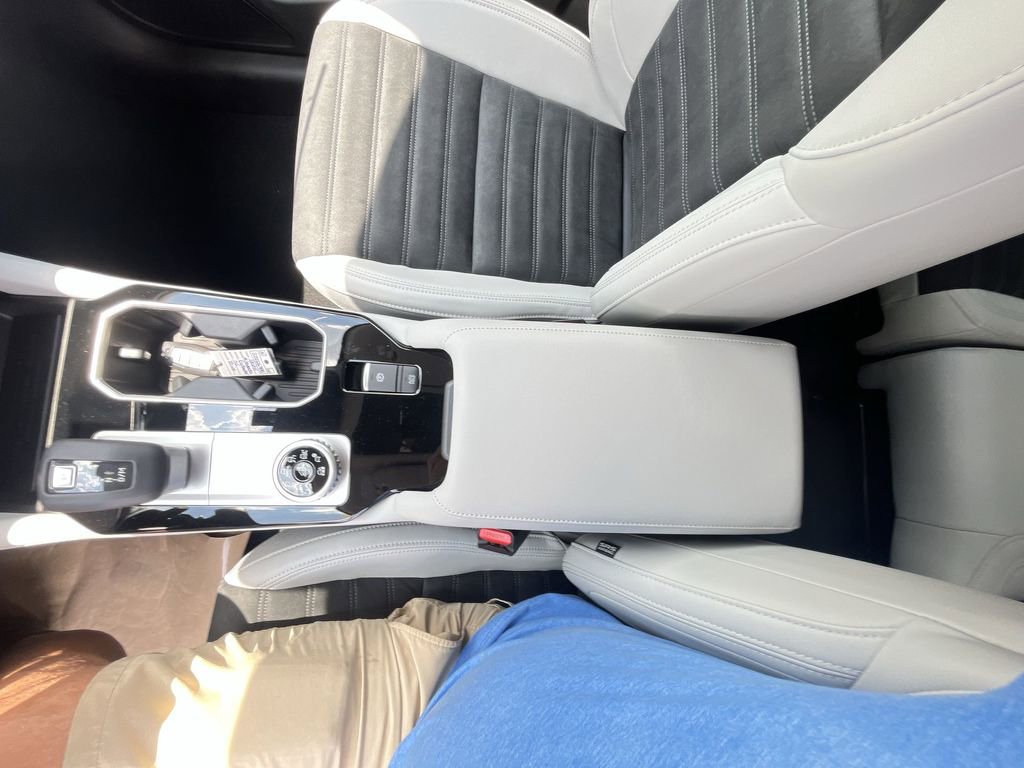 New 2025 Mitsubishi Outlander SE image 21