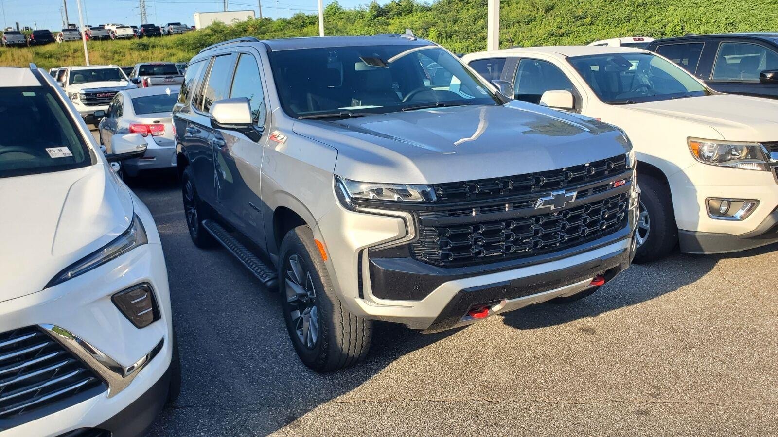 Used 2023 Chevrolet Tahoe Z71 w/ Luxury Package AWD/4WD image 2