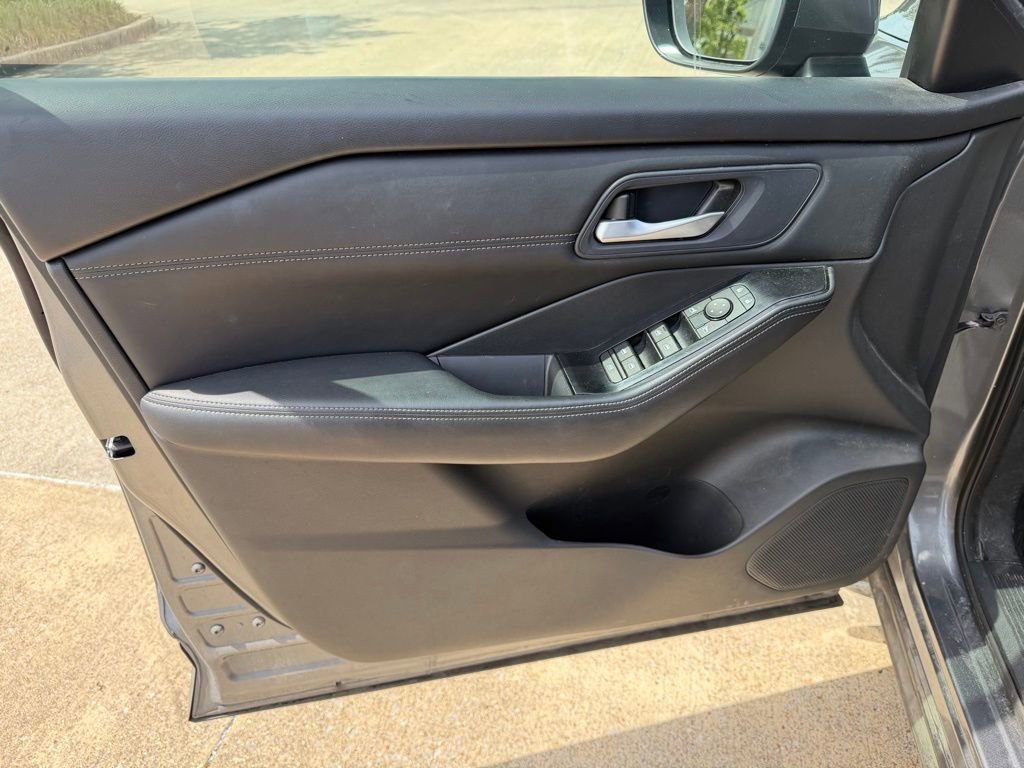 Used 2024 Nissan Rogue SV w/ SV Premium Package FWD image 11