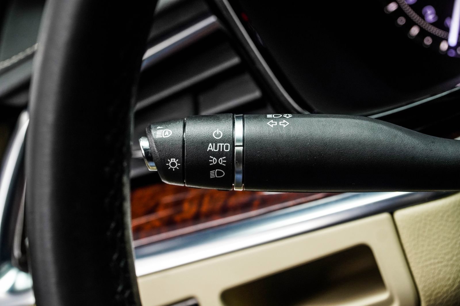 Used 2017 Cadillac XT5 Luxury w/ Driver Awareness Package image 26