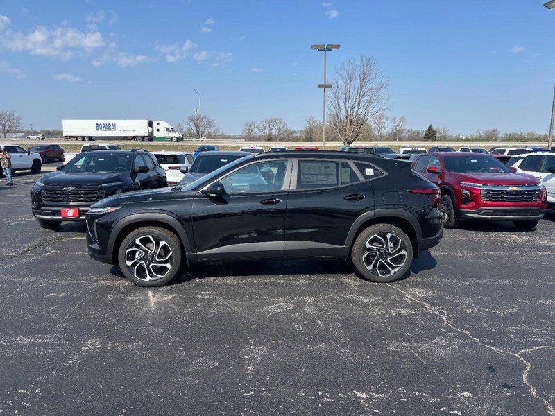 New 2026 Chevrolet Trax RS FWD image 2