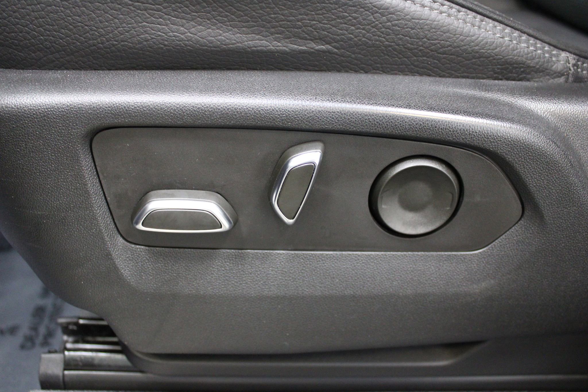 Used 2023 GMC Yukon Denali image 15