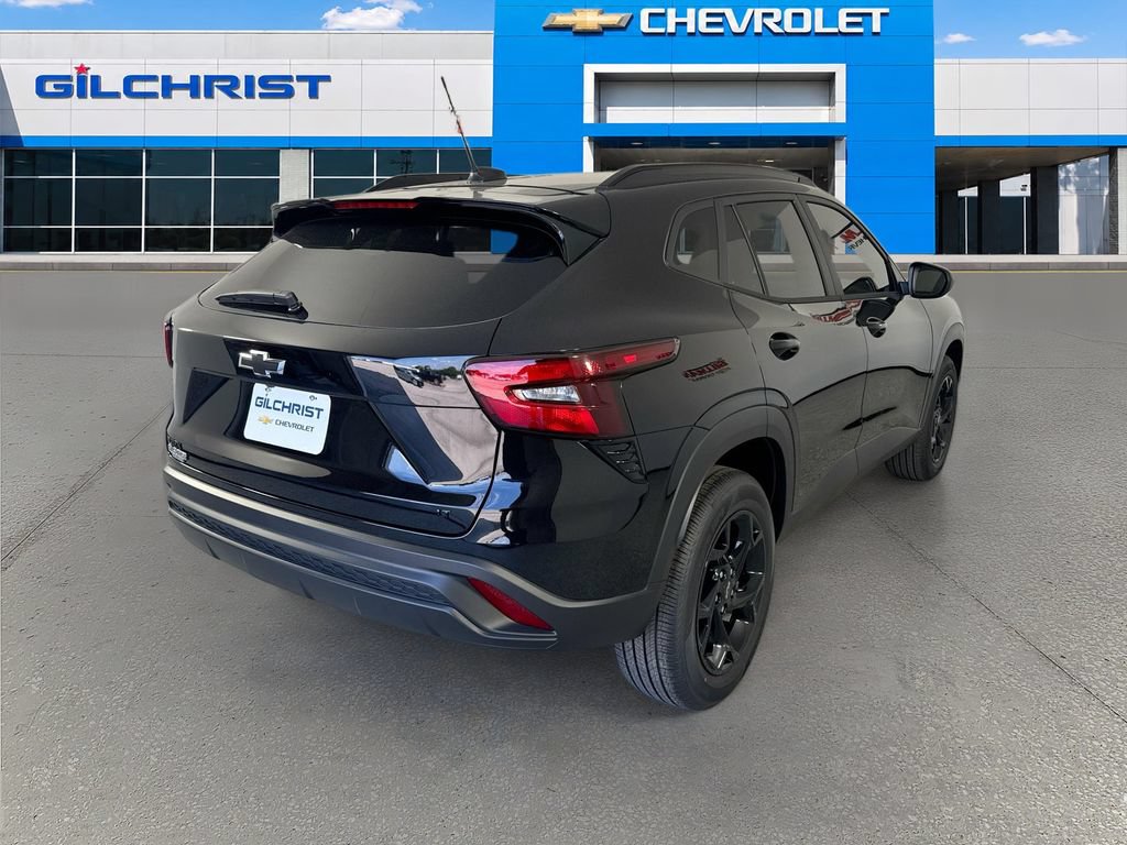 New 2026 Chevrolet Trax LT w/ Midnight Edition FWD image 8