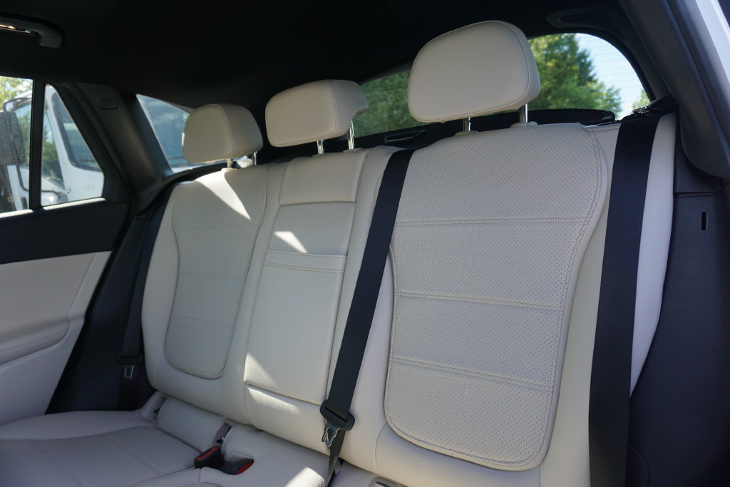 Used 2025 Mercedes-Benz GLC 300 4MATIC image 24