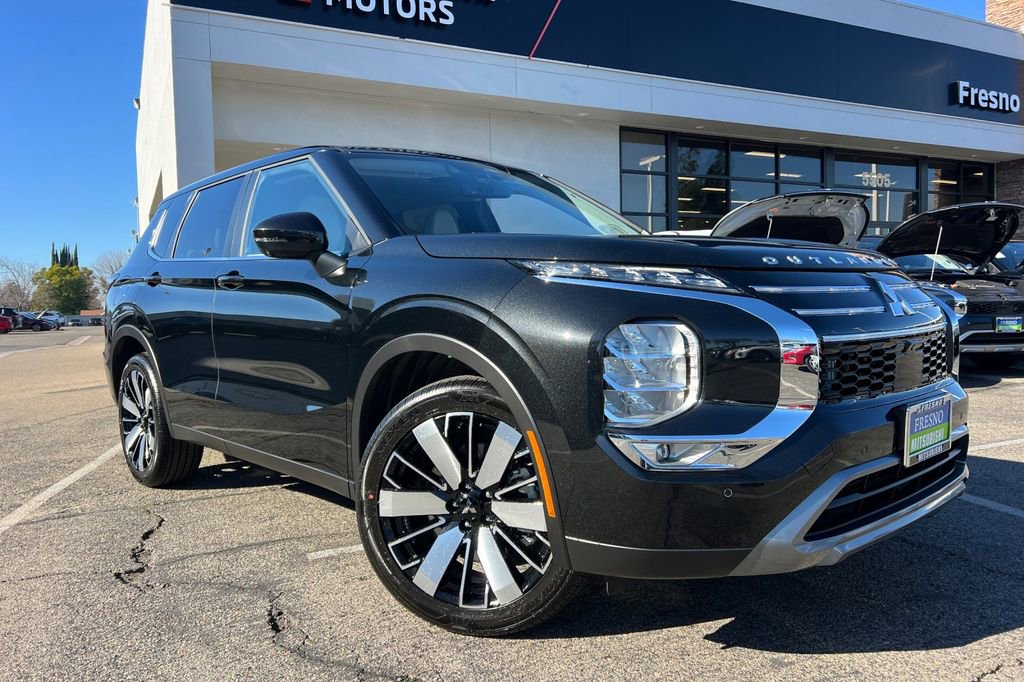 New 2026 Mitsubishi Outlander SE image 2