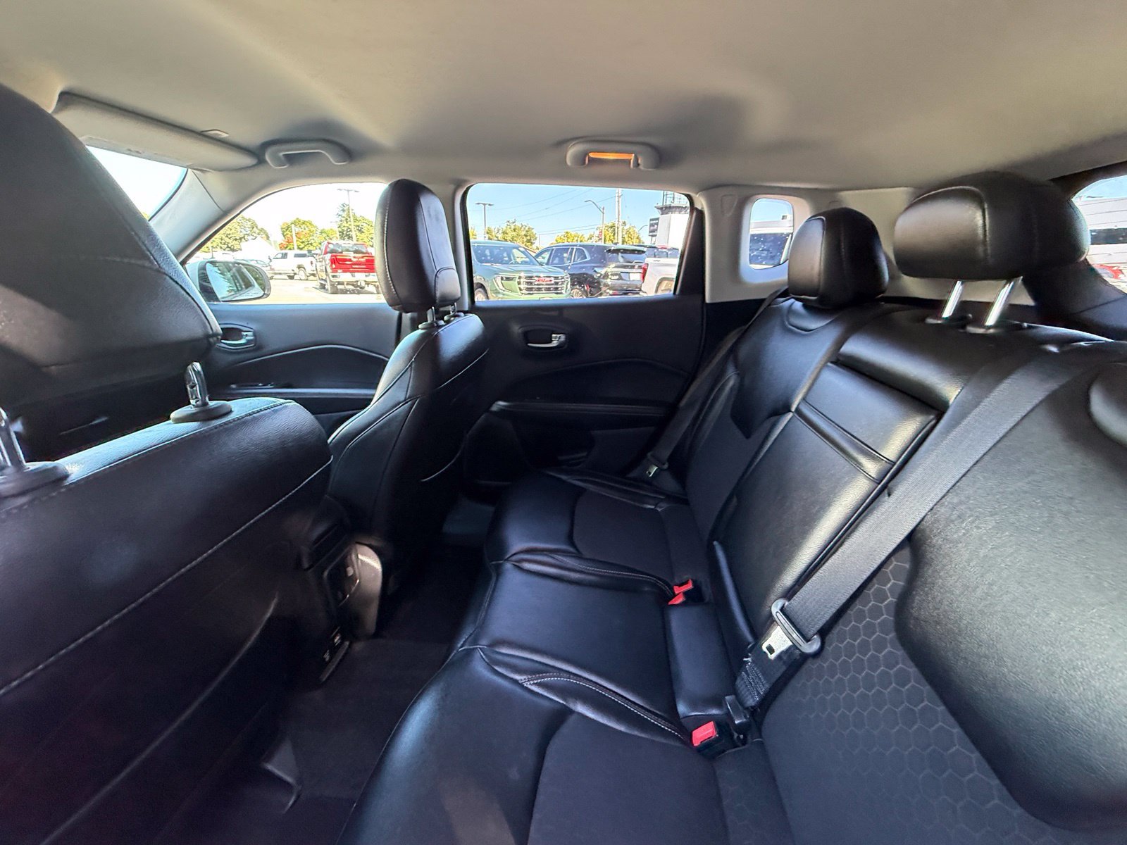Used 2018 Jeep Compass Latitude w/ Popular Equipment Group AWD/4WD image 5