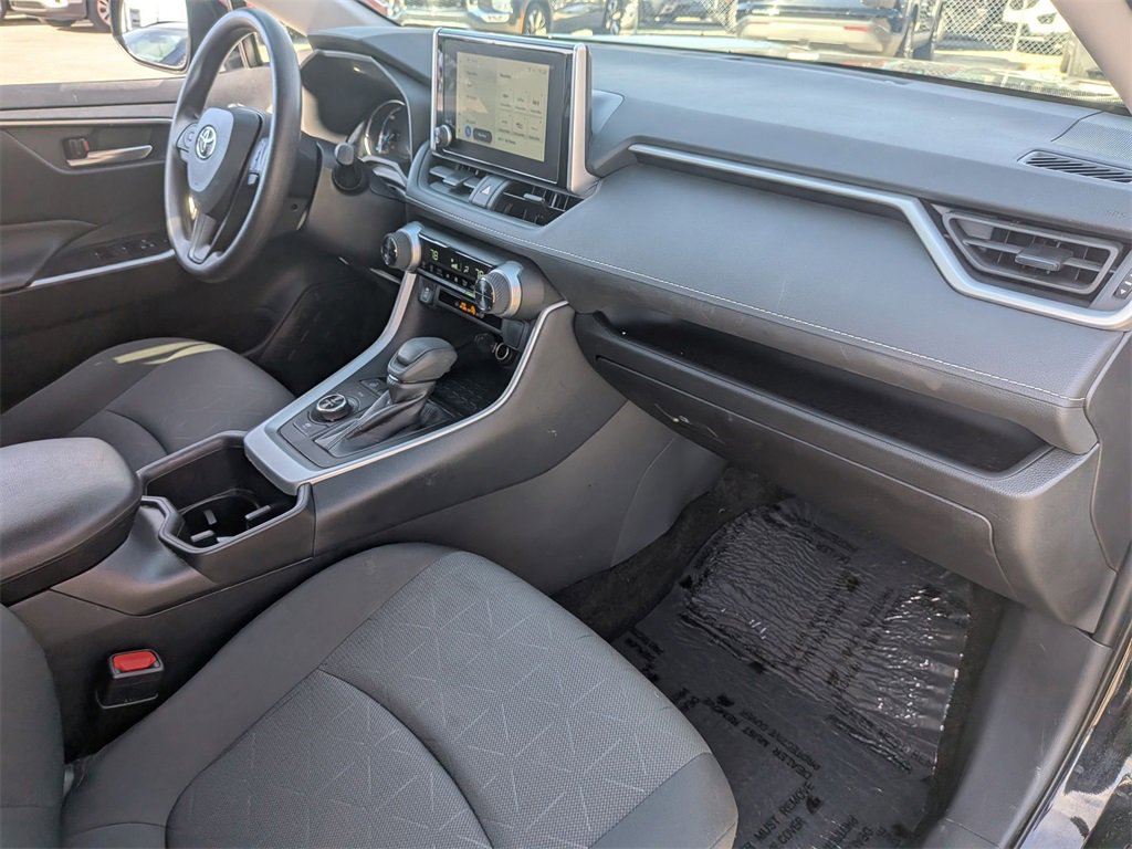 Used 2025 Toyota RAV4 XLE image 33