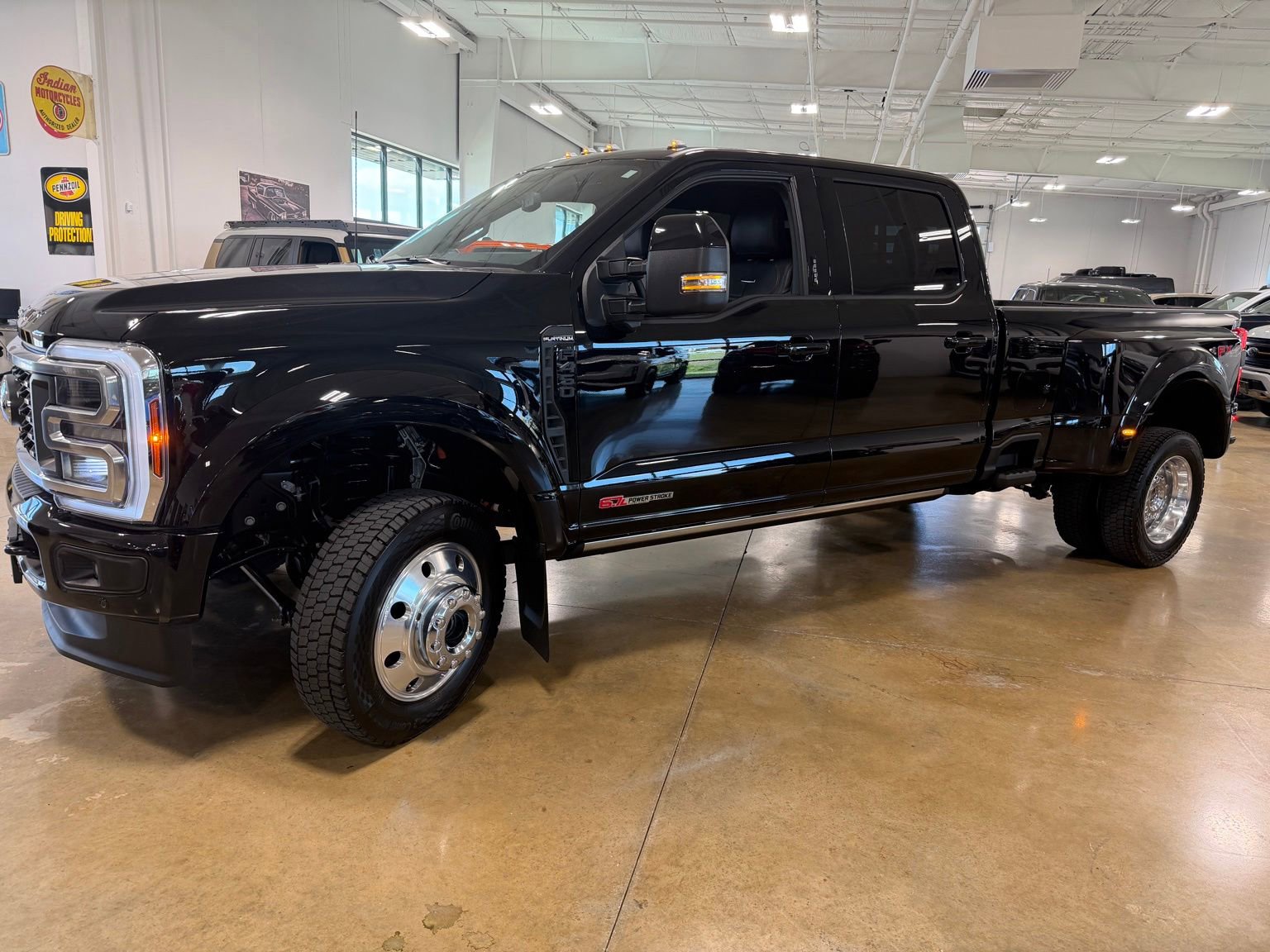 Used 2026 Ford F450 Platinum w/ FX4 Off-Road Package AWD/4WD image 2