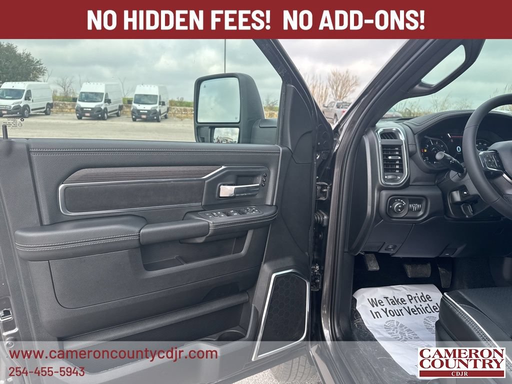 New 2026 RAM 3500 Laramie AWD/4WD image 17