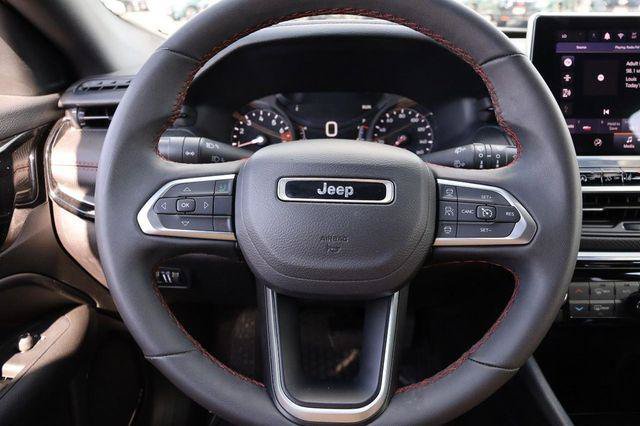 Used 2025 Jeep Compass Trailhawk w/ Trailer Tow Group AWD/4WD image 10