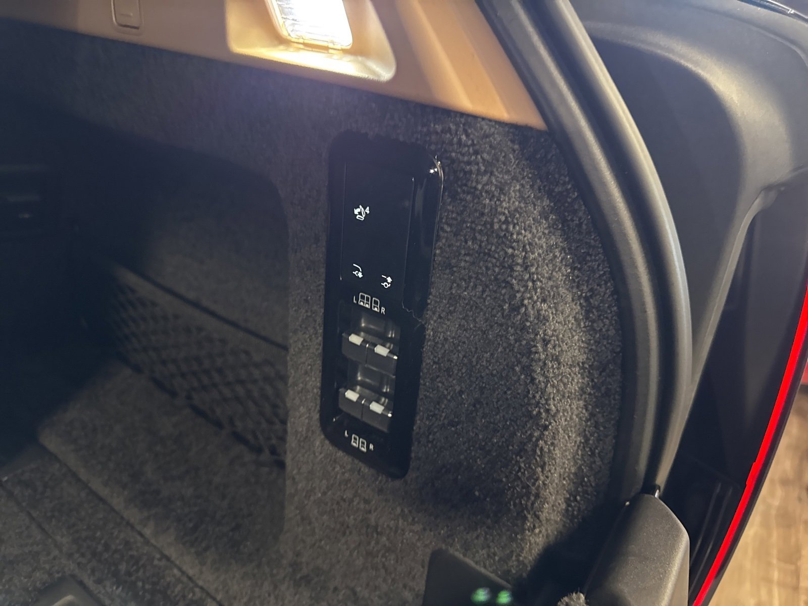 Used 2025 Land Rover Range Rover Long Wheelbase SE image 24