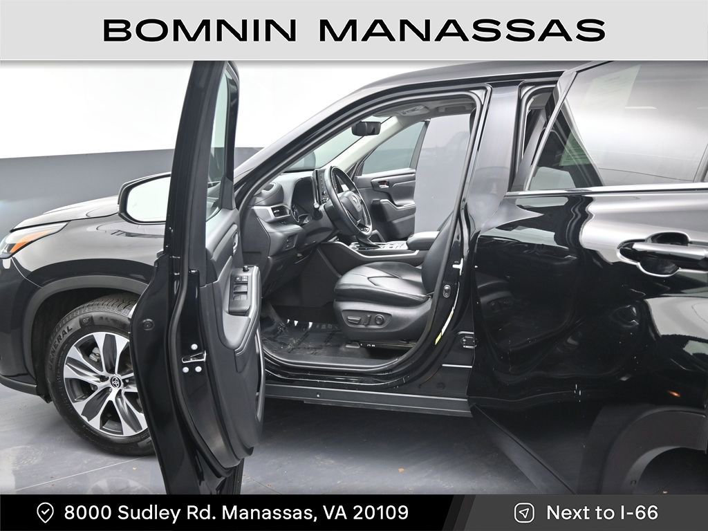 Used 2021 Toyota Highlander XLE image 13