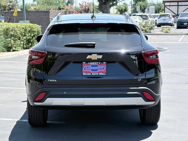 Used 2026 Chevrolet Trax LT FWD image 6