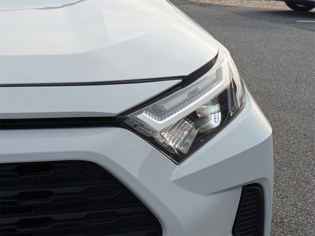 Used 2022 Toyota RAV4 XLE image 9