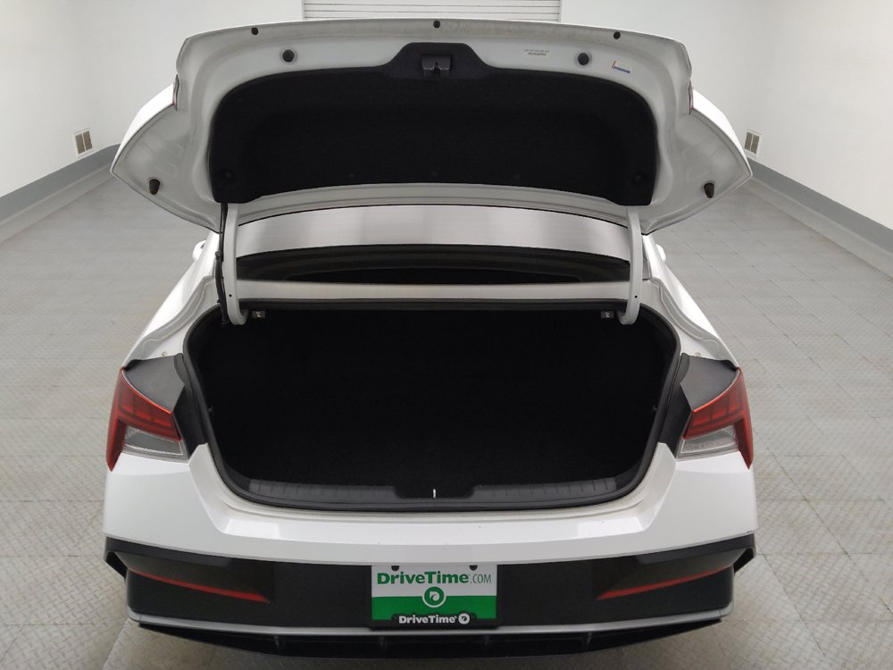 Used 2025 Hyundai Elantra SEL FWD image 29