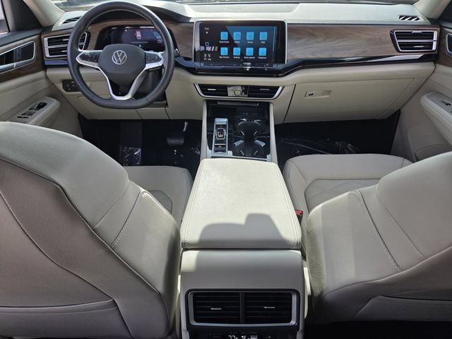 Used 2024 Volkswagen Atlas SE w/ Panoramic Sunroof Package FWD image 16