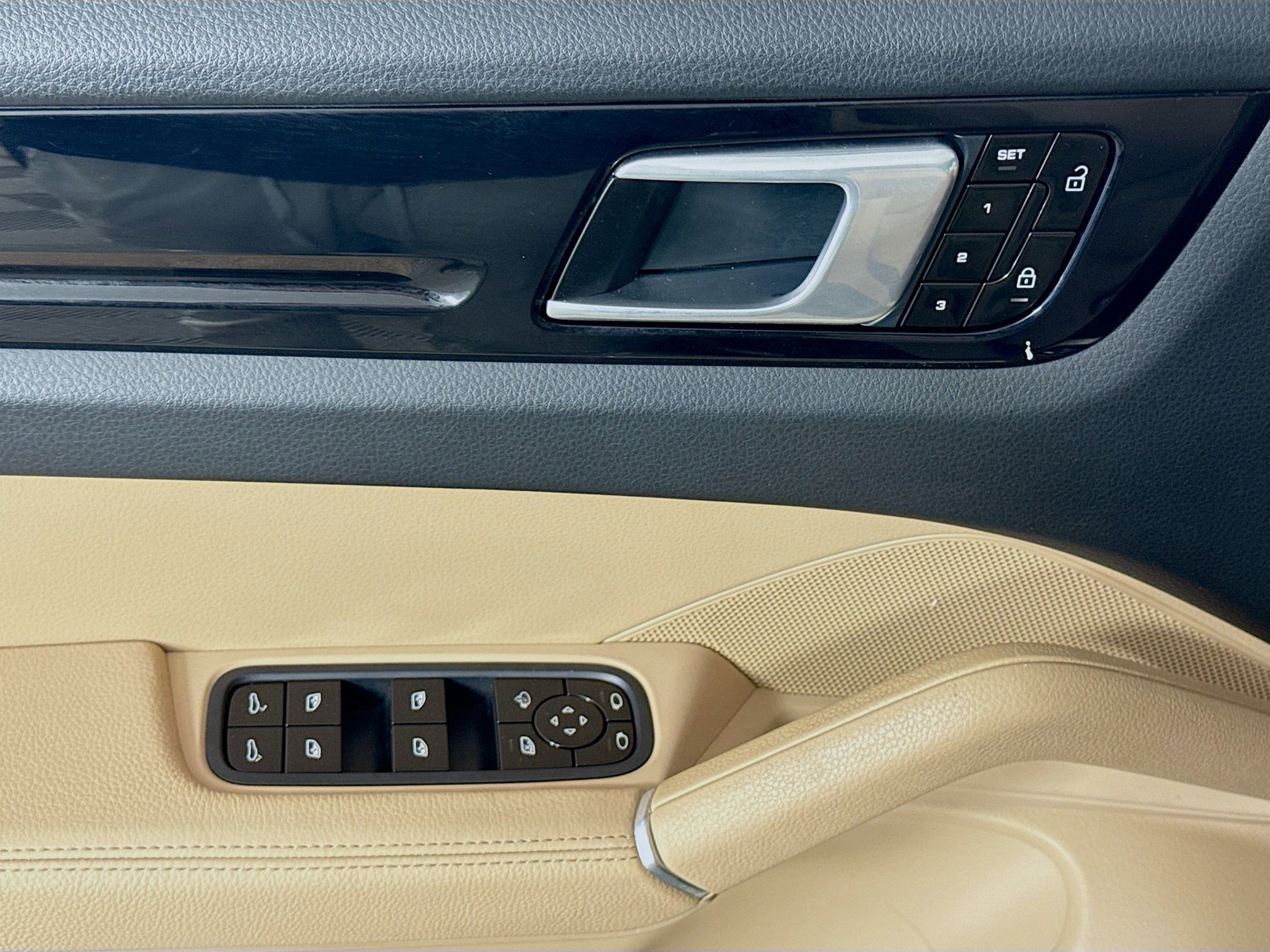 Certified 2020 Porsche Cayenne image 11