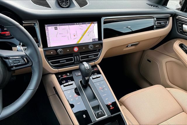 Used 2025 Porsche Macan AWD/4WD image 15