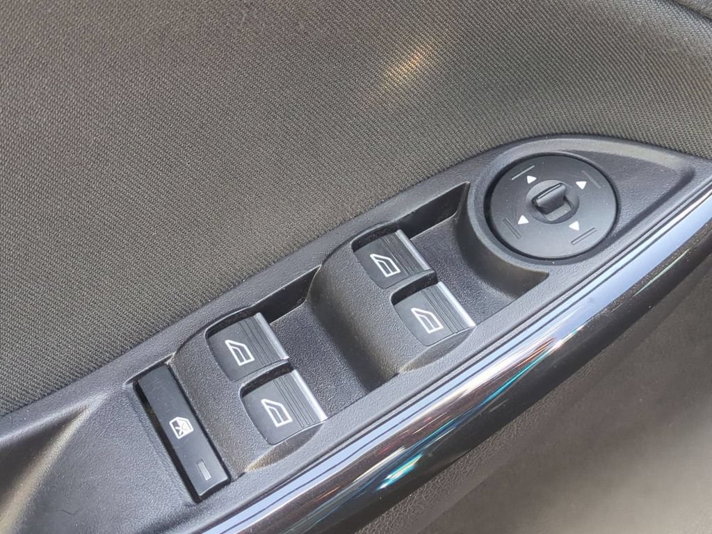 Used 2017 Ford Focus Titanium w/ Titanium Technology Package FWD image 12
