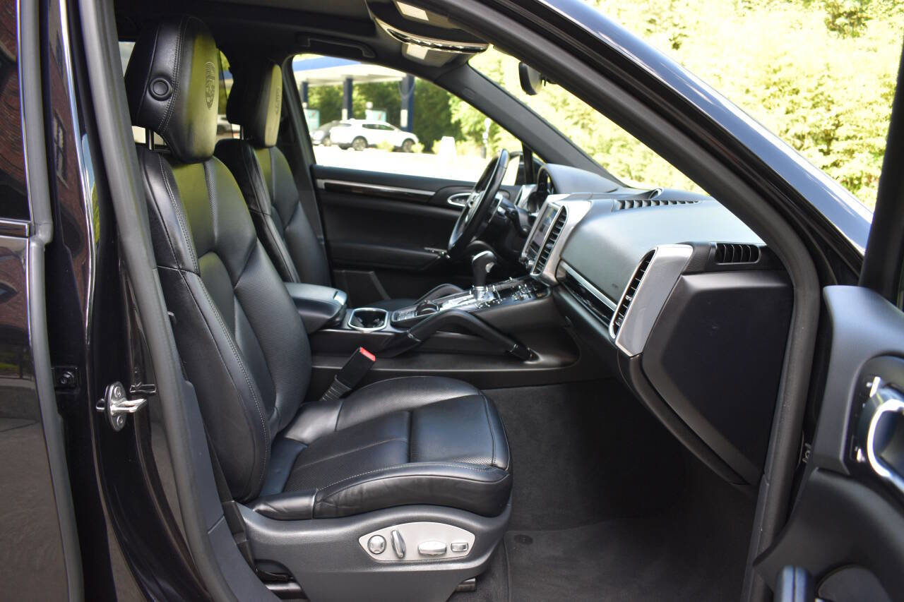 Used 2018 Porsche Cayenne Platinum Edition AWD/4WD image 8