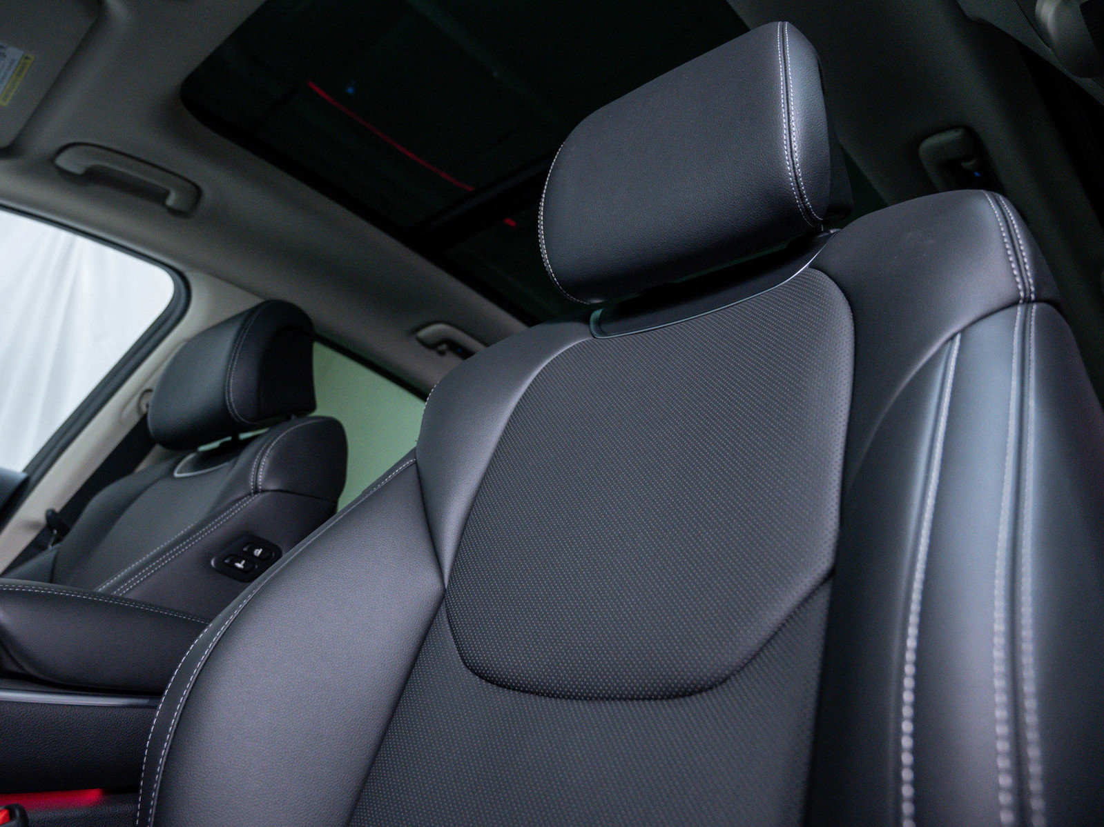 Used 2026 Genesis GV70 2.5T Select image 18