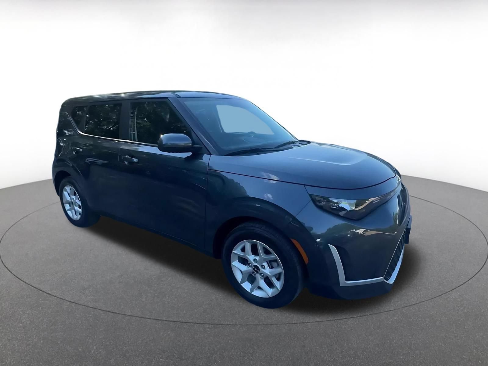 Used 2025 Kia Soul LX w/ LX Technology Package FWD image 2