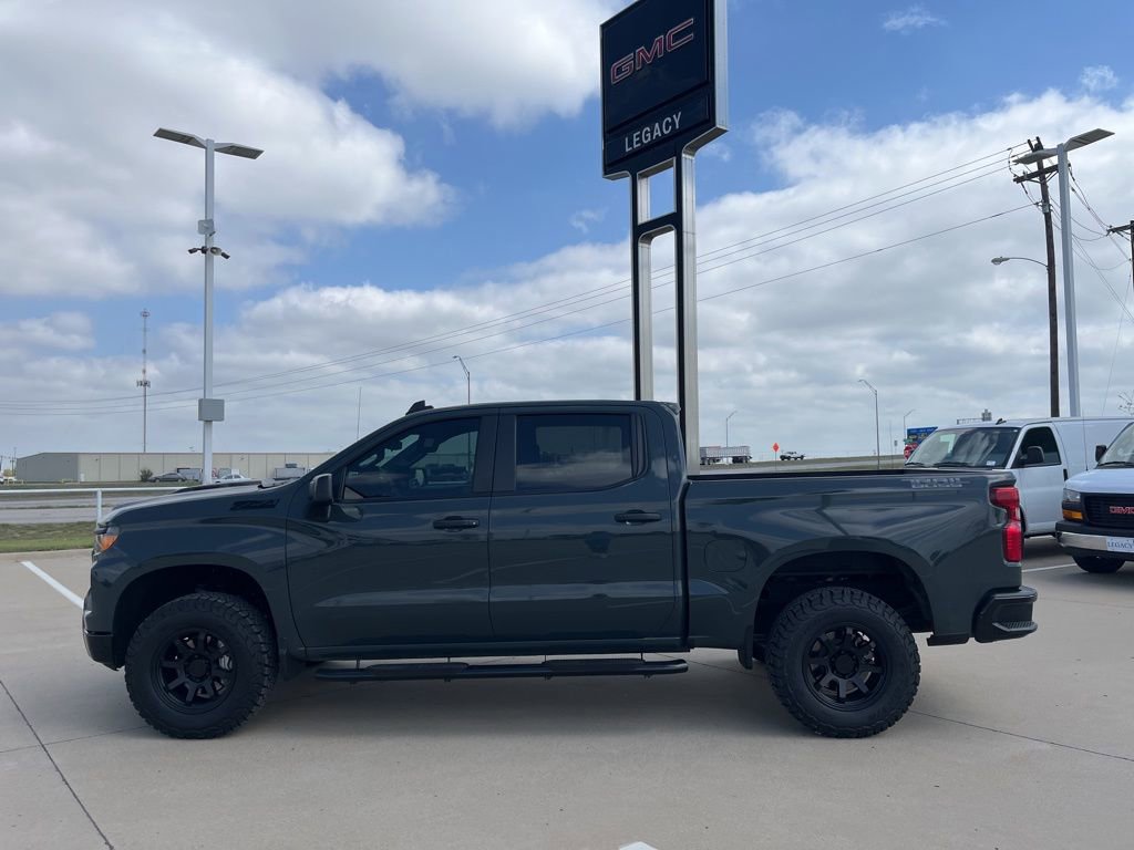 Used 2025 Chevrolet Silverado 1500 Custom Trail Boss w/ Dark Appearance Package image 3