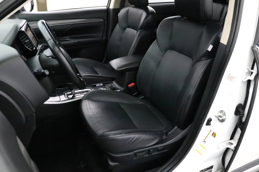 Used 2020 Mitsubishi Outlander SE AWD/4WD image 15