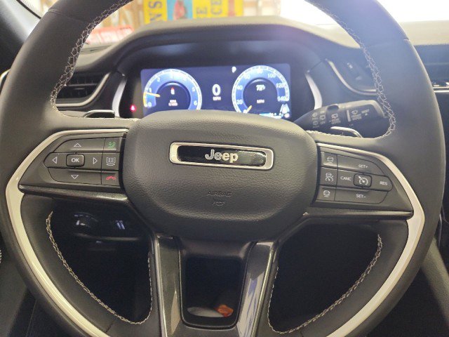 Used 2023 Jeep Grand Cherokee L Laredo image 23
