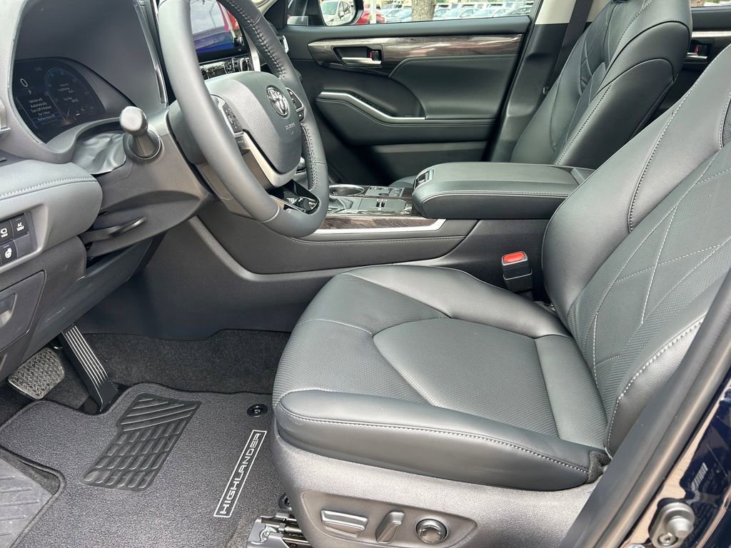 New 2026 Toyota Highlander Platinum AWD/4WD image 11