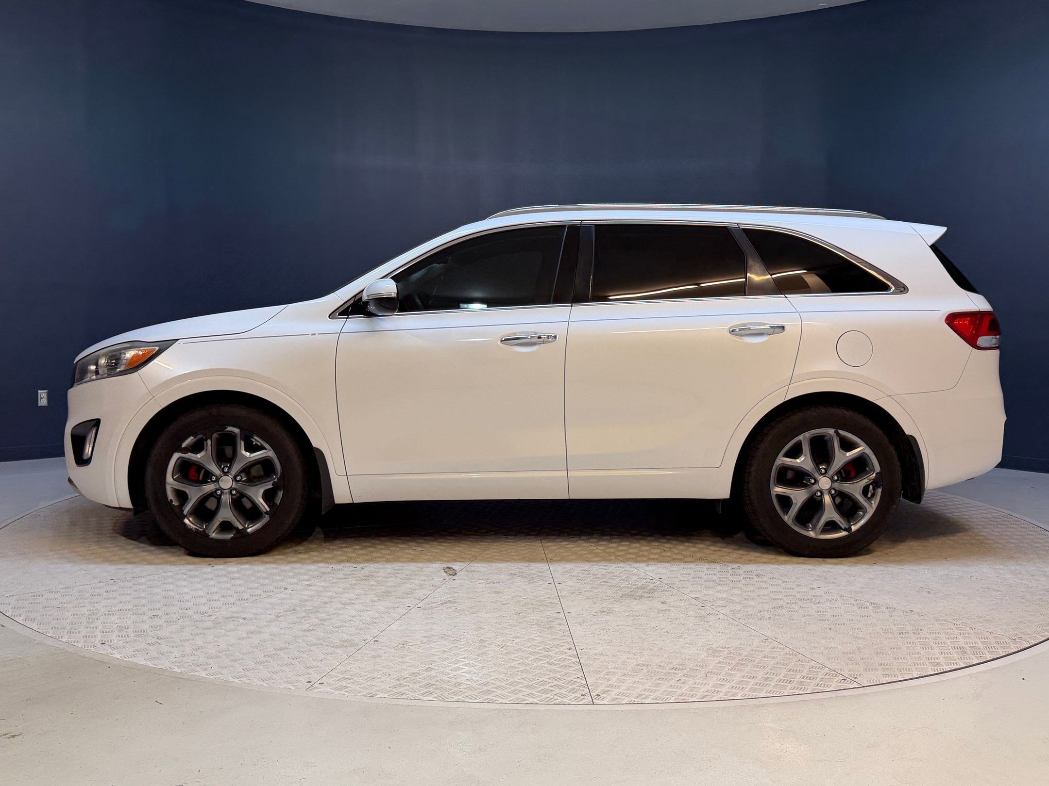 Used 2017 Kia Sorento SX FWD image 2